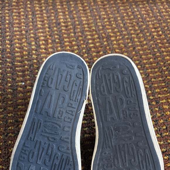 GAP - Picture 3 of 3